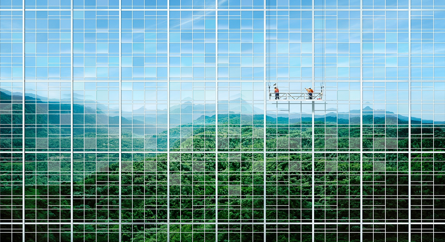 Blick auf die Berge und den Himmel vom Fenster aus 