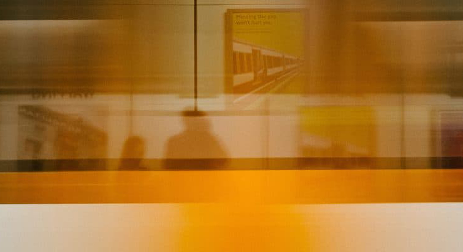 Fenster- und Bahnszene 