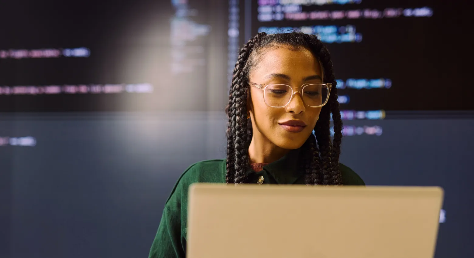 Frau mit Laptop
